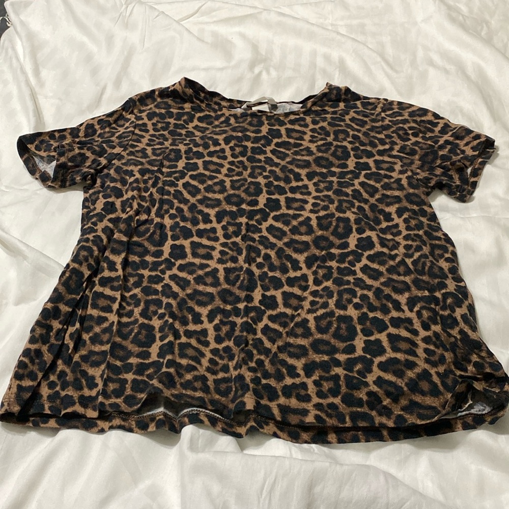 H&M woman’s size small leopard print tee.